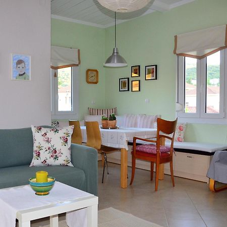 Family And Relaxing House In A Village Rodotopi Buitenkant foto