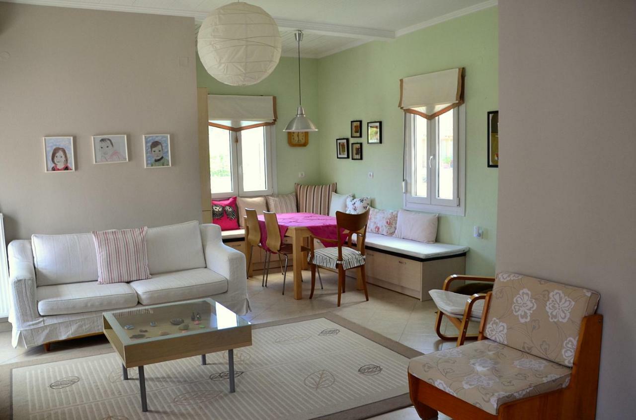 Family And Relaxing House In A Village Rodotopi Buitenkant foto